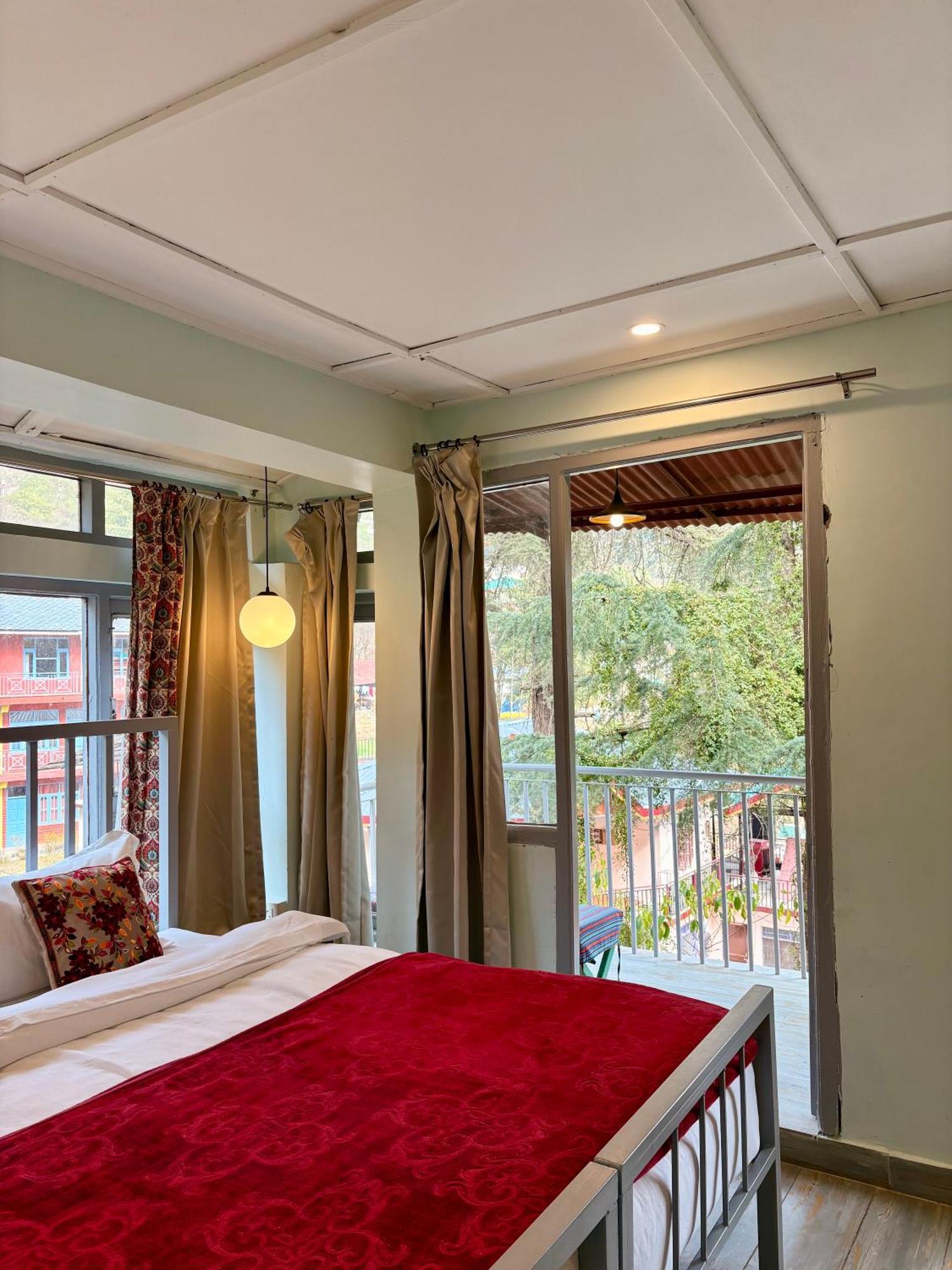 Eevolve Dharamkot - An Eco Hostel McLeod Ganj Ngoại thất bức ảnh